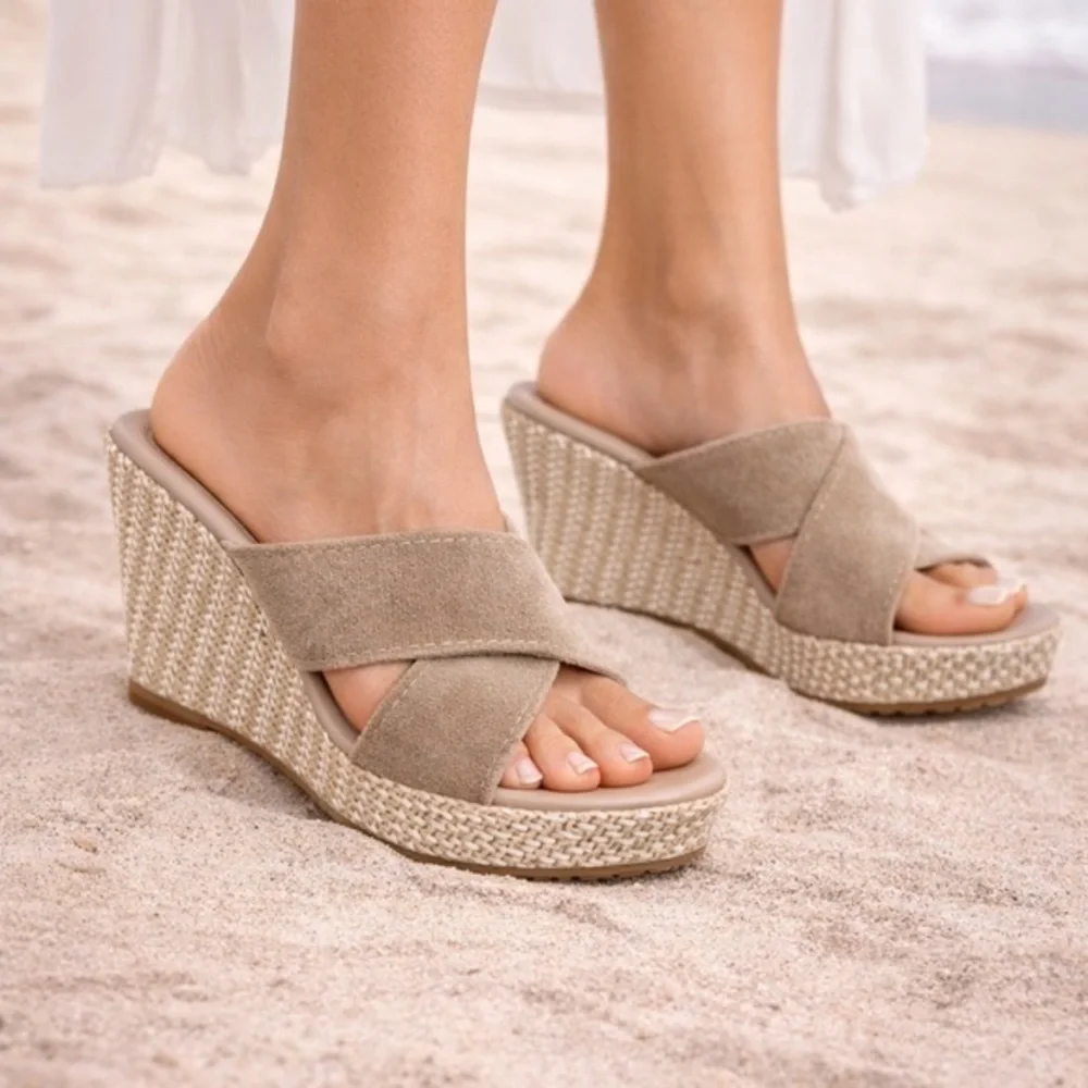 Source Unknown Tan Wedge Shoes with Cushioned Straps